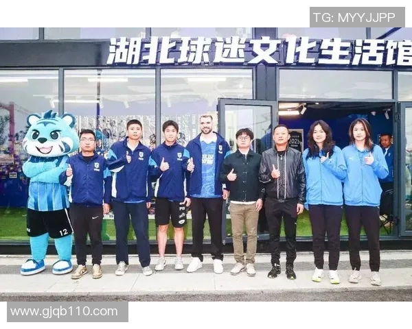 武汉篮球队耐力变革引发热议球迷期待新赛季的精彩表现与突破