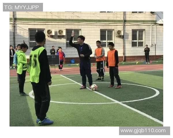 亚洲足球明星魅力四射他们的精彩瞬间与时尚风采尽显无遗